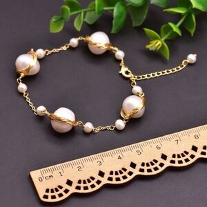 Elegant Gold and White freshwater Pearl Bracelet